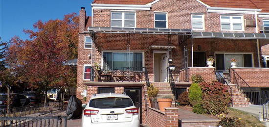 141-01 68 Dr, Kew Gardens Hills, NY 11367