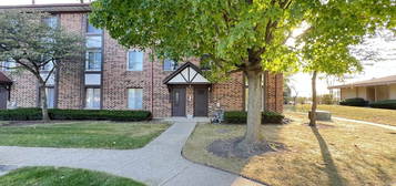 6 Crestview Ln Unit 8, Vernon Hills, IL 60061