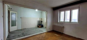 Apartament aparte cu 2 camere+mansarda, de renovat, Oradea, Cartier Iosia