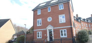 4 bed end terrace house to rent