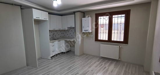 YENİBOSNA TAŞYOLA YAKIN YÜKSEK GİRİŞ 1+1 KİRALIK DAİRE