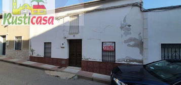 Casa en calle Cervantes en Bailén