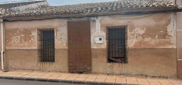 Casa adosada en venta en El Pinós / Pinoso