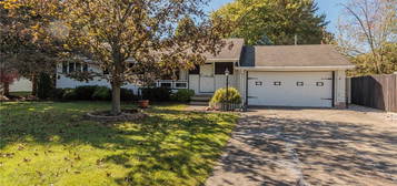 17690 Ash Dr, Strongsville, OH 44149