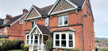 Flat to rent in Reigate Road, Reigate RH2