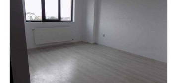 Inchiriez apartament 2 camere parter