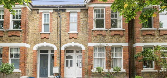 Maisonette to rent in Darell Road, Richmond TW9