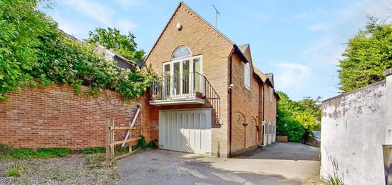 3 bedroom detached house