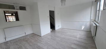 Maisonette to rent in New Orleans Walk, London N19