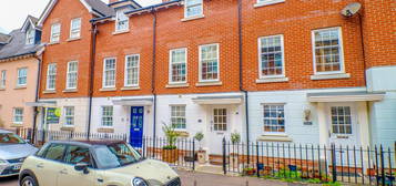 Town house to rent in Admirals Walk, Wivenhoe CO7