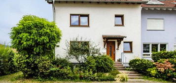 Eigenheim mit Garten und einem Carport in naturnaher Lage