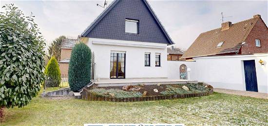 Erftstadt-Bliesheim! Freistehendes Einfamilienhaus mit Charme! Weitläufiges Gartenareal inkl. Sonnenterrasse, Vollkeller und Garage in ruhiger Wohnlage. (SN 4613)
