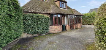 Bungalow to rent in Mill Road, Over, Cambridge CB24