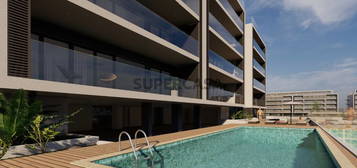 Apartamento T4 + Duplex| 2 Suites||Terraço com 194m2| Piscina | Ginásio | 2 Lugares de Garagem em BOX