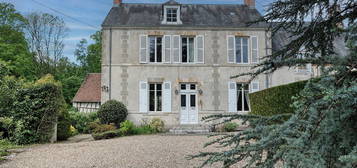 Maison bourgeoise du XVIIème au coeur de la forêt et proche du canal d'Orléans