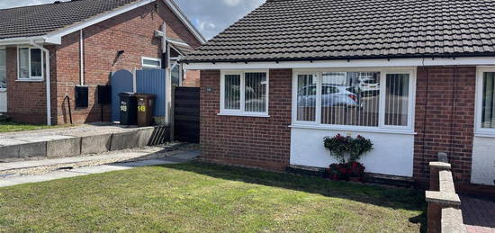 Semi-detached bungalow to rent in Park Avenue, Bryn-Y-Baal, Mold CH7