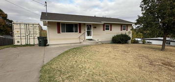 1206 W  Cedar St, Dodge City, KS 67801