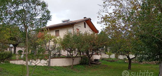 Villa su 2 livelli 20mila mq giardino+attività ric