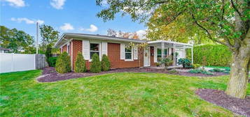 206 Alstead Dr, New Lebanon, OH 45345