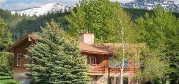 430 Yellow Rose Dr, Alta, WY 83414
