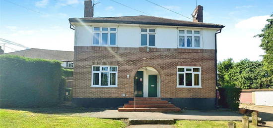 Flat to rent in Wordsworth Road, Penenden Heath, Maidstone, Kent ME14