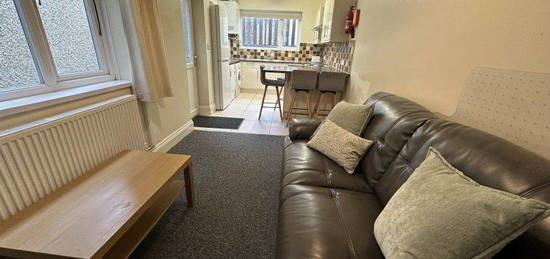 4 bed shared accommodation to rent