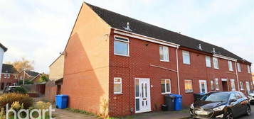 4 bedroom semi-detached house to rent