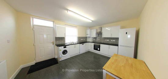 6 bedroom terraced house