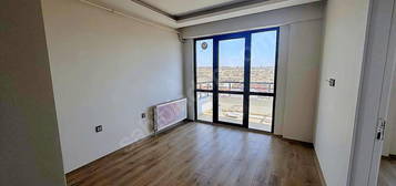 Muratlı caddesinde satılık 1 + 1 deniz manzaralı daire