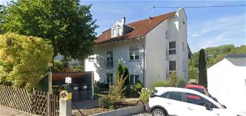 Vermietete 2-Zimmer-DG-Wohnung mit Balkon und Garagen-Stellplatz in Bronnweiler zu verkaufen