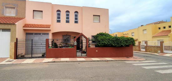 Casa o chalet en venta en Calle Chicuelo, Carretera Mojonera – Cortijos de Marín