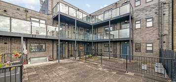 Flat for sale in Braxfield Road, Brockley SE4