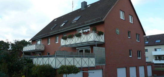 Schöne, geräumige vier Zimmer Wohnung in  Garbsen, Osterwald