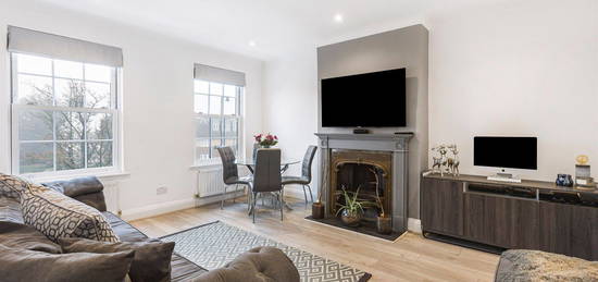 Flat for sale in Heddon Court Parade, Cockfosters Road, Cockfosters, Barnet EN4