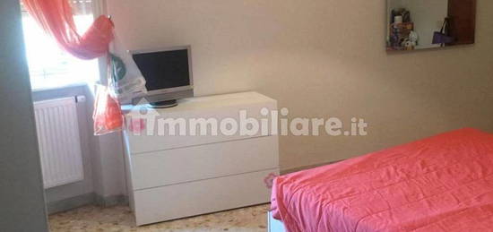 Stanza a Tivoli per studentesse o lavoratrici