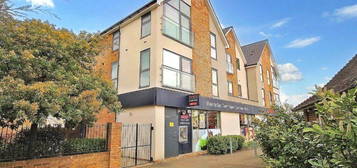 Flat for sale in Knaphill, Woking, Surrey GU21