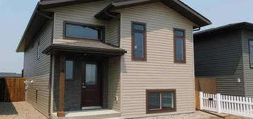 1614 S 2nd Ave E, Brooks, AB T1R 1K3