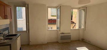 T2 (1 chambre) de 44 m2 - Rue des poilus, centre ville, La Ciotat