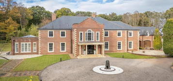 6 bedroom detached house for sale