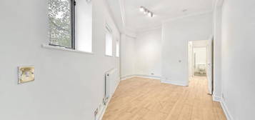 Flat to rent in Grosvenor Road, London SW1V