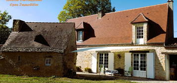 Maison des années 1850 avec vue sur la vallée de la Dordogne