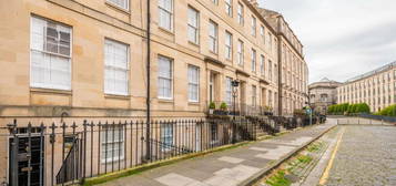 3 bedroom flat for sale