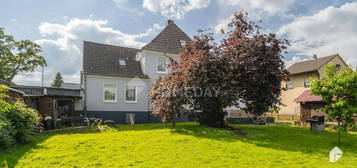 Geräumiges Einfamilienhaus mit Terrasse, großzügigem Garten und Garage in Wickede