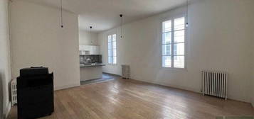 Appartement  à louer, 4 pièces, 1 chambre, 118 m²