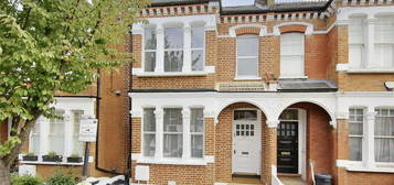 Flat to rent in Gayville Road, London SW11