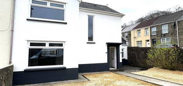 3 bedroom semi-detached house to rent