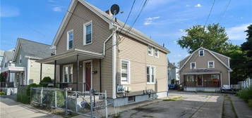 33 Benefit St, Pawtucket, RI 02861