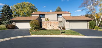 11015 N Elder Tree Ct, Mequon, WI 53092