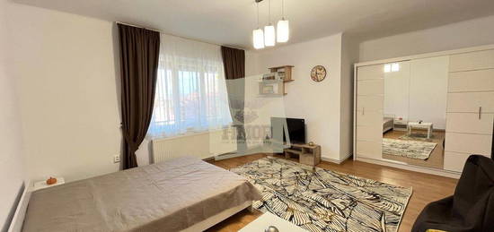 Apartament spatios recent renovat cu o camere in zona Centrala