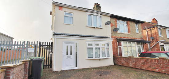 3 bed semi-detached house to rent